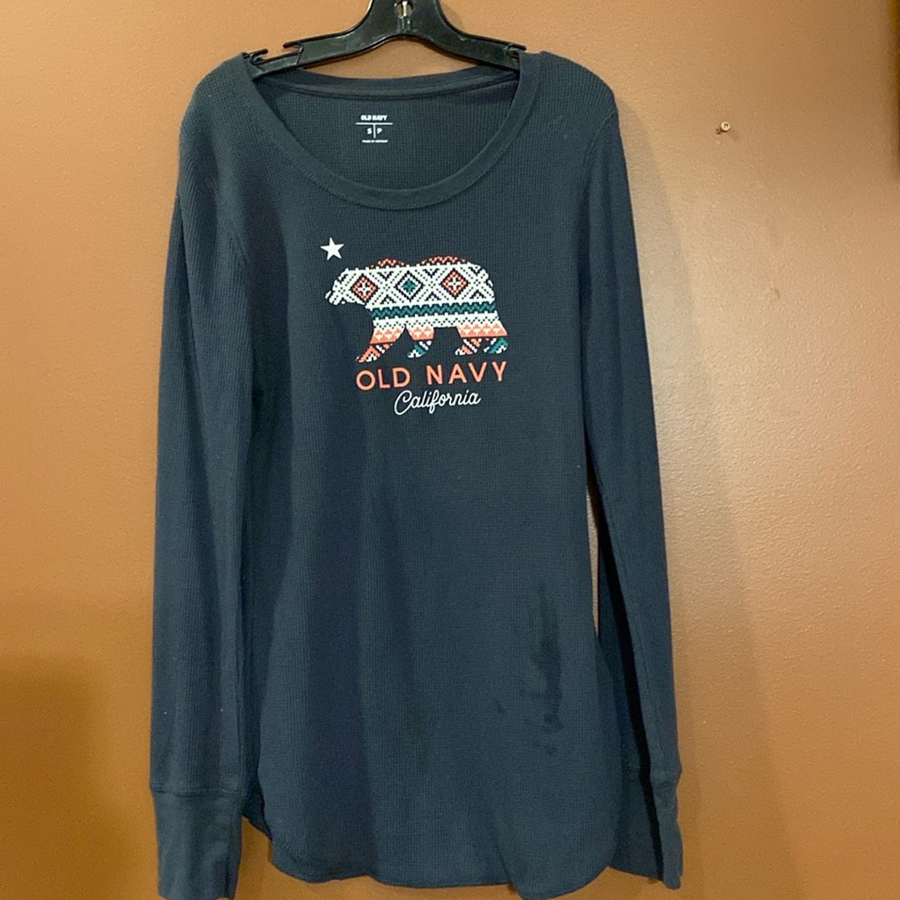 Old Navy ladies long sleeved Tee in waffle material size small.